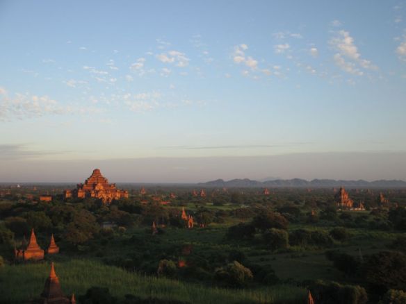 Avondschemering in Bagan