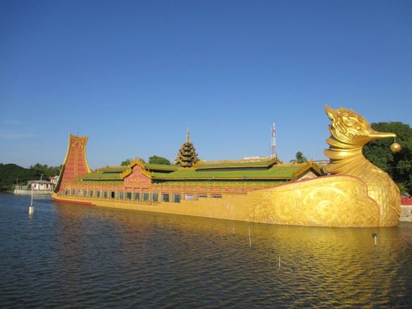 De gouden eendenboot van Meiktila
